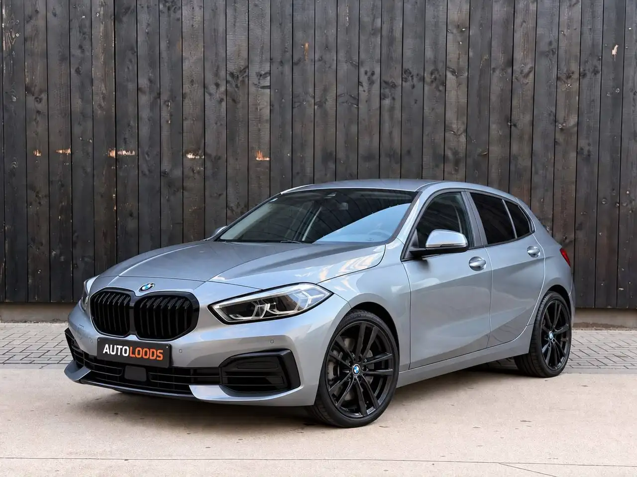 BMW 116 Zuinige benzine Automaat Carplay/Android Auto Zetelverwarming