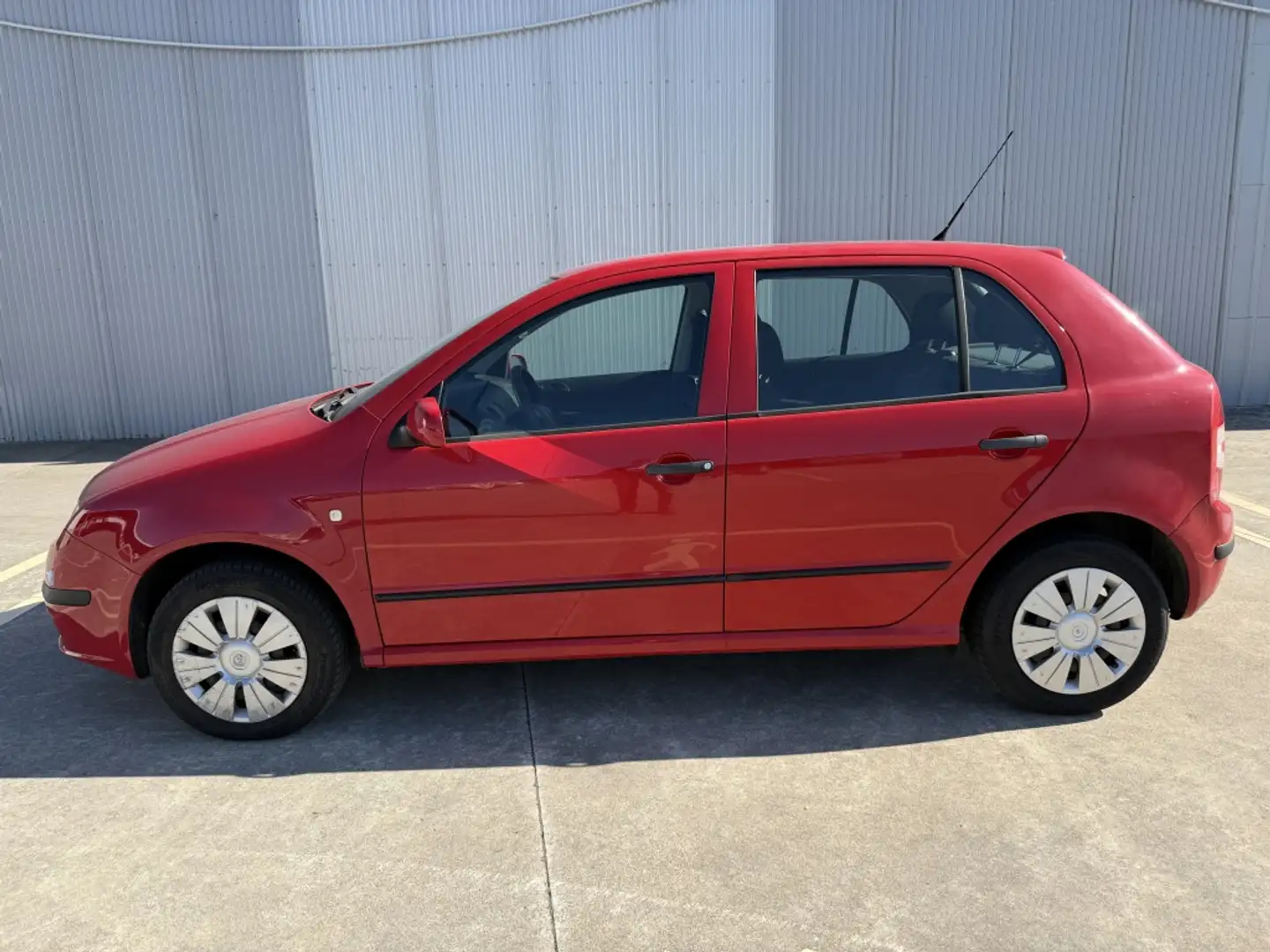 Skoda Fabia 1.2 Spirit 64 Rojo - 2