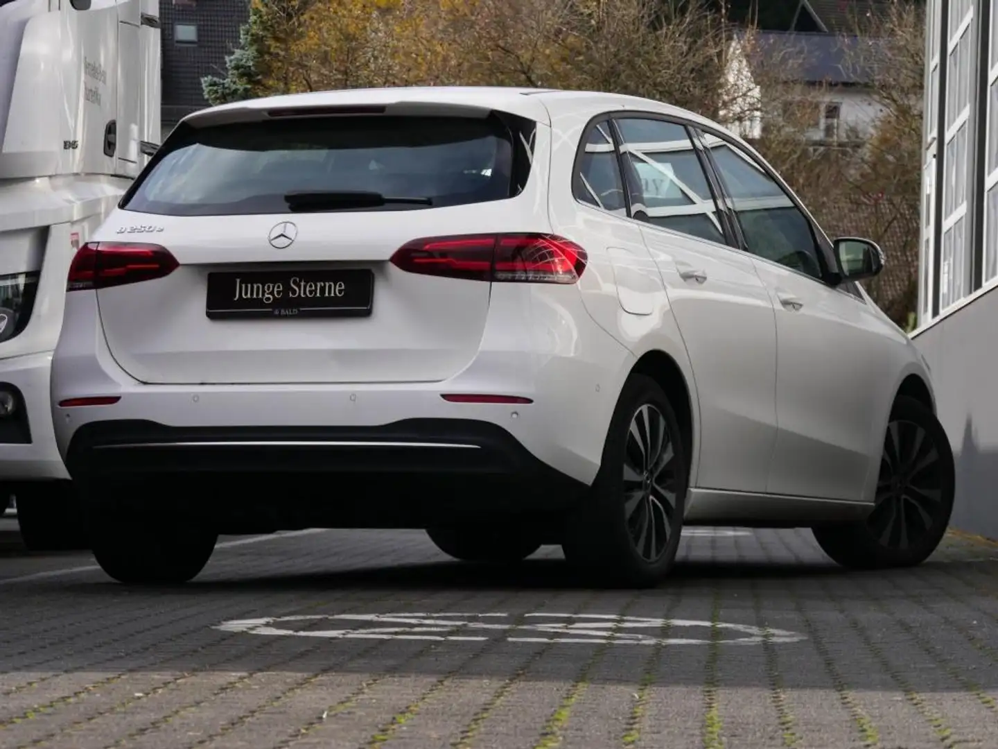 Mercedes-Benz B 250 e Style/LED/Shz/Navi/Tempomat/17" Weiß - 2