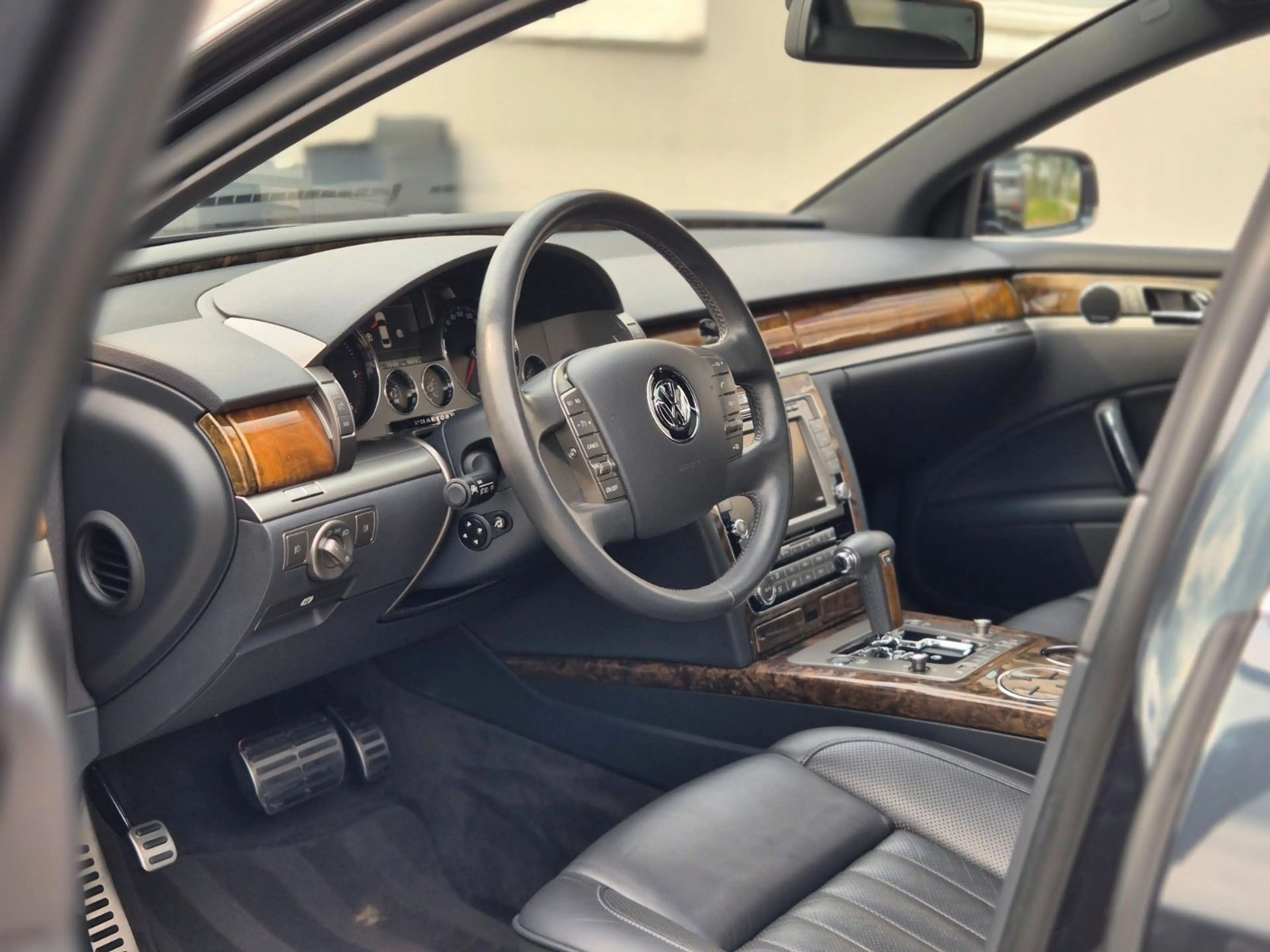 Volkswagen Phaeton V6 TDI 5-Sitzer 4Motion ACC Dynaudio — photo 13
