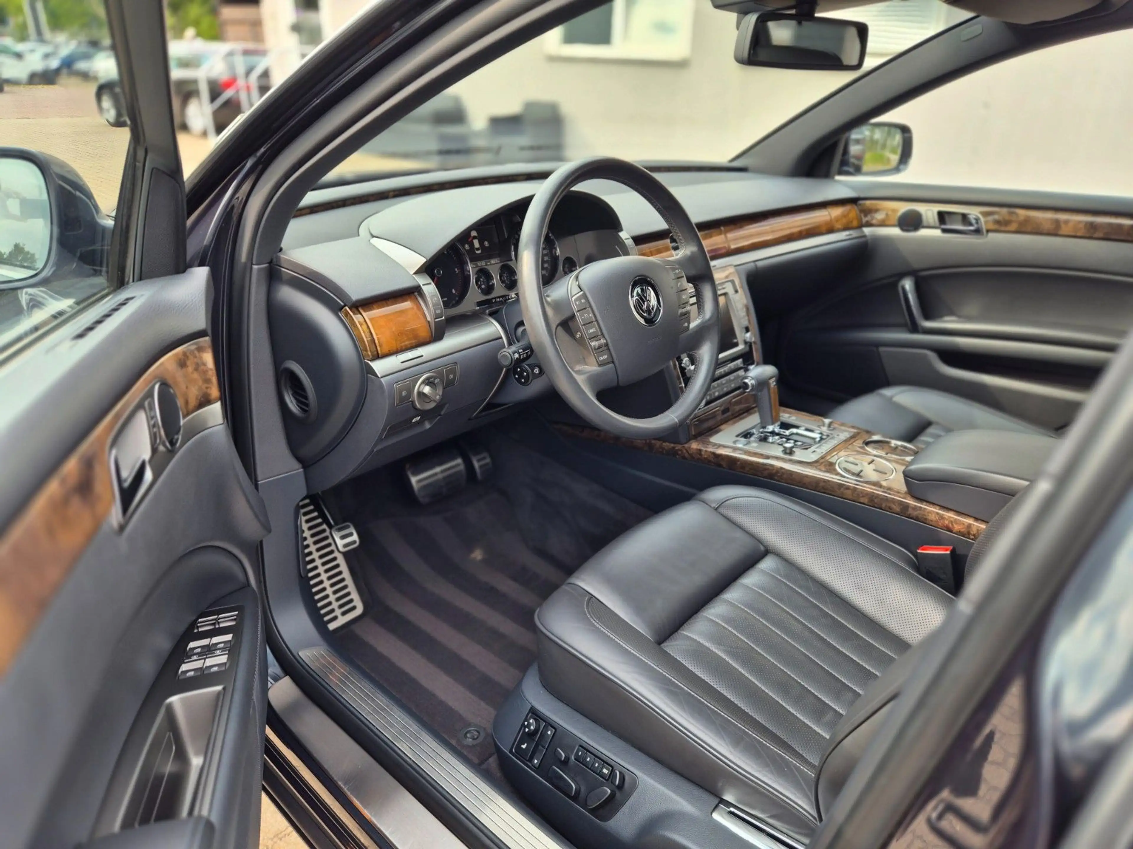 Volkswagen Phaeton V6 TDI 5-Sitzer 4Motion ACC Dynaudio — photo 11