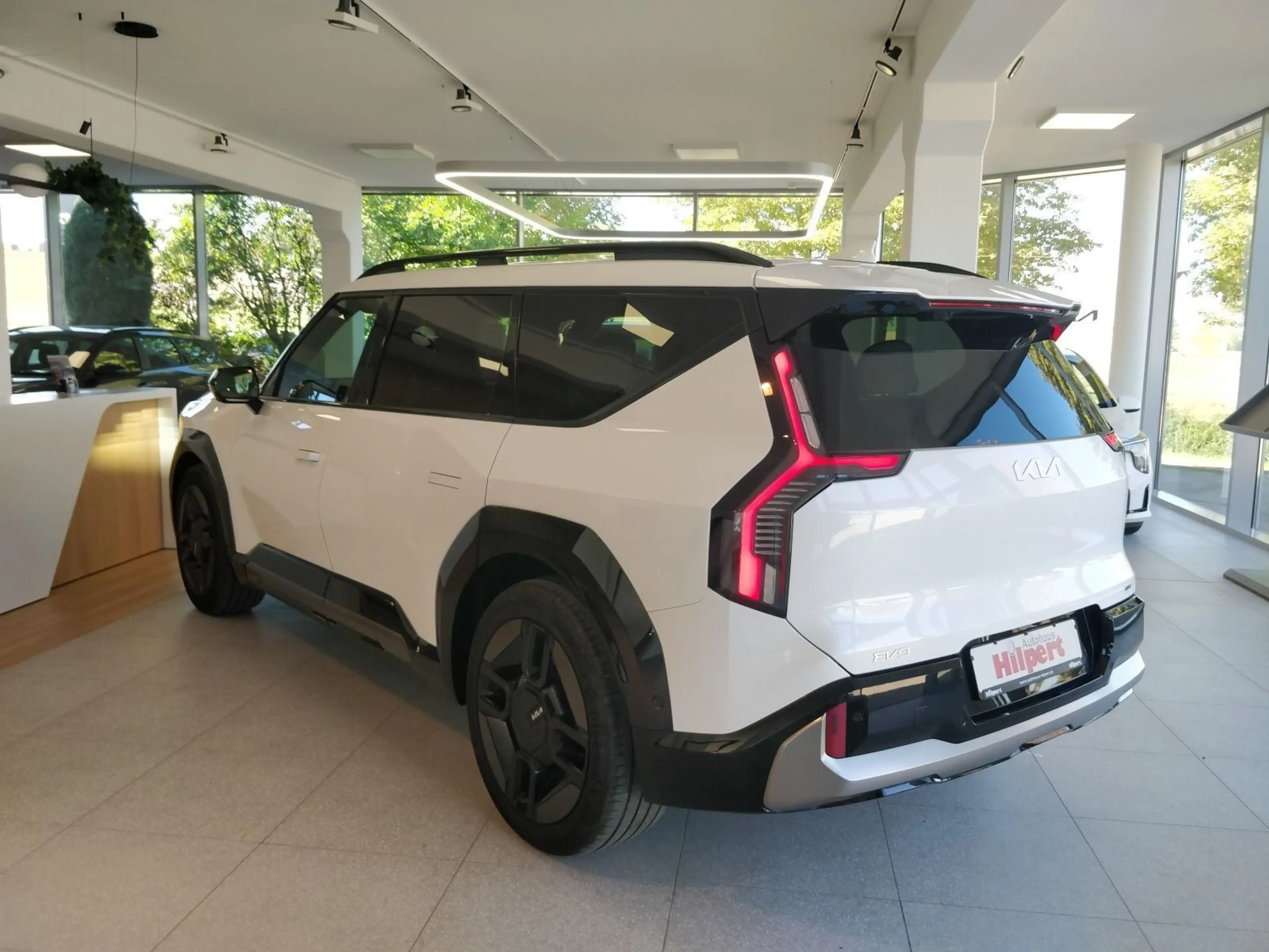Kia EV9 4WD GT-line PANO WÄRME HdUp 360 RELAX 7S NAV — photo 4