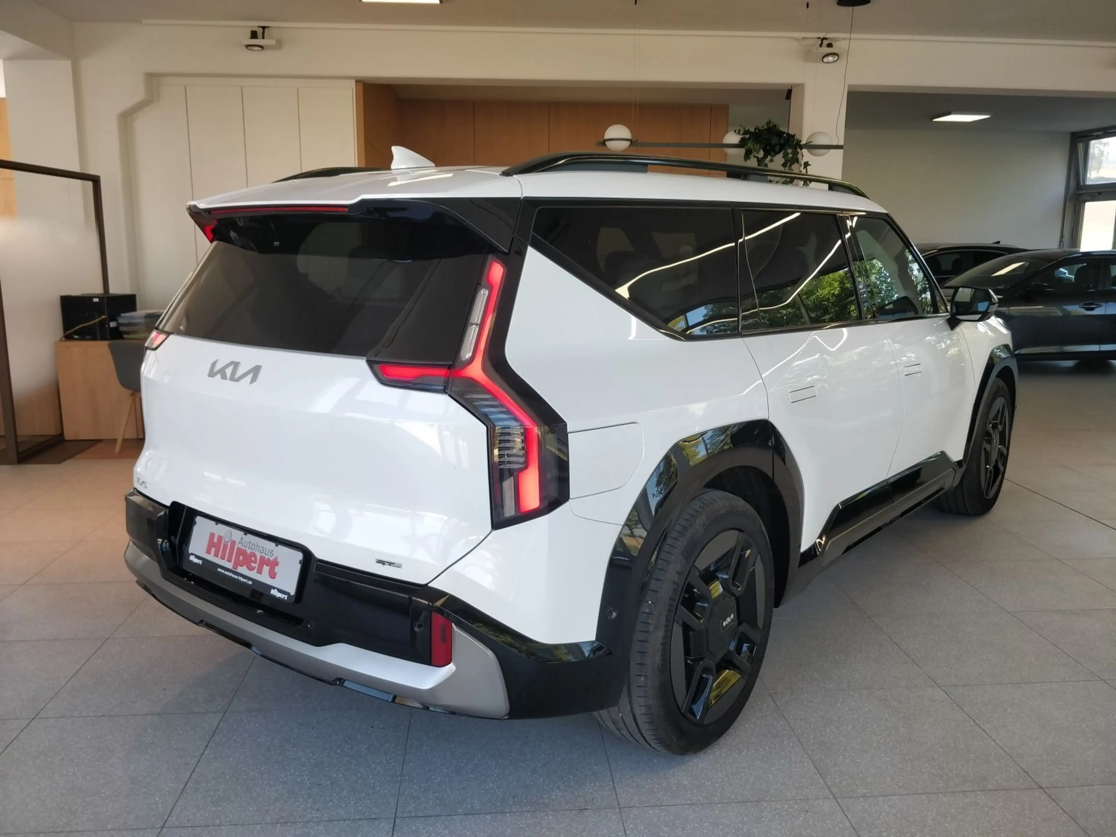 Kia EV9 4WD GT-line PANO WÄRME HdUp 360 RELAX 7S NAV — photo 5