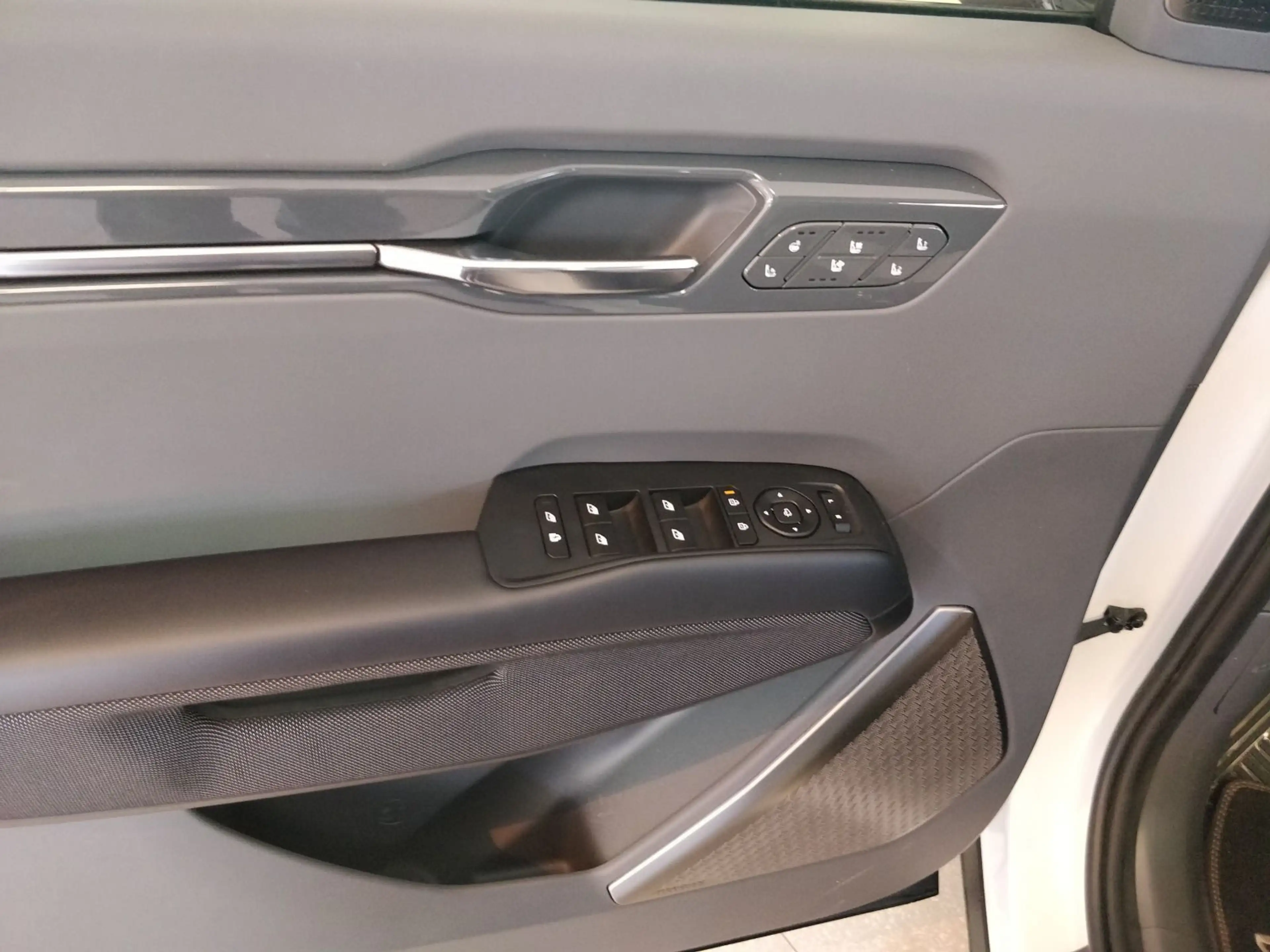 Kia EV9 4WD GT-line PANO WÄRME HdUp 360 RELAX 7S NAV — photo 12