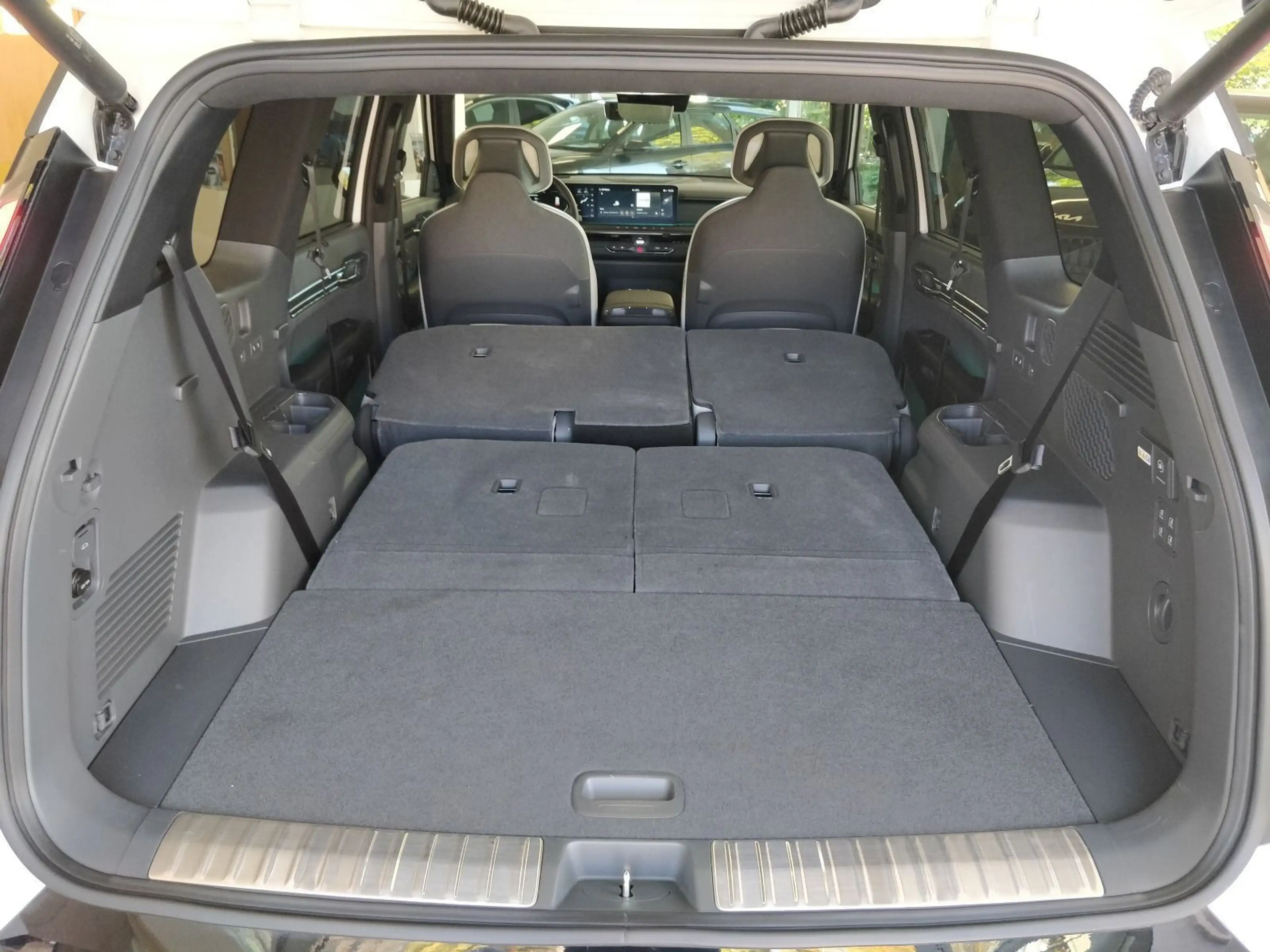 Kia EV9 4WD GT-line PANO WÄRME HdUp 360 RELAX 7S NAV — photo 6