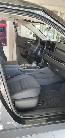 Mitsubishi Outlander view 9