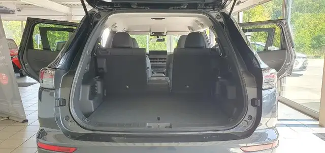 Mitsubishi Outlander view 12