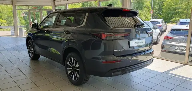Mitsubishi Outlander view 5