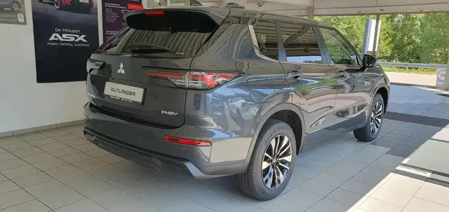 Mitsubishi Outlander view 6