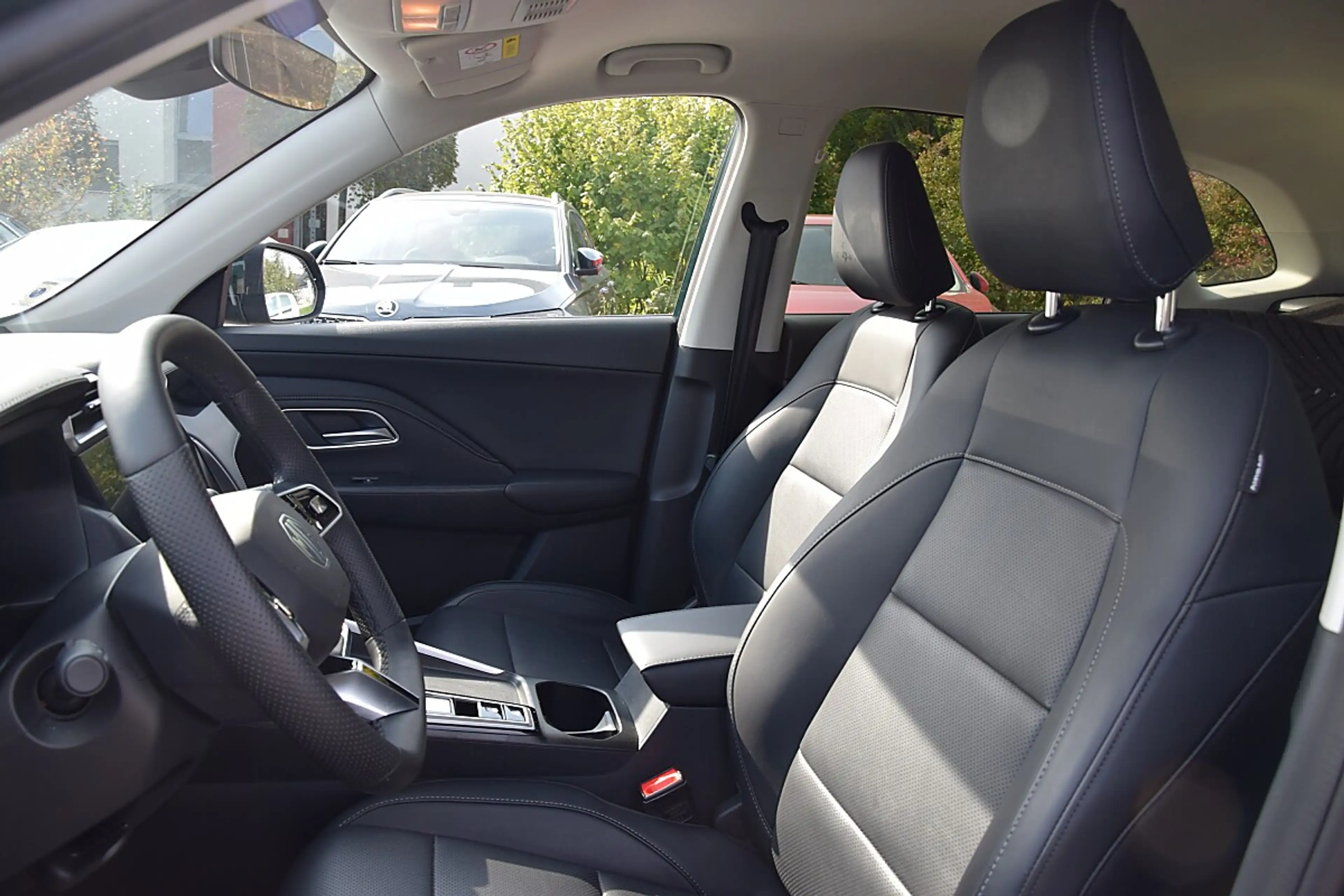 MG ZS 1.5 Hybrid+ Luxury **8 Fach Bereift, AHK** — photo 8