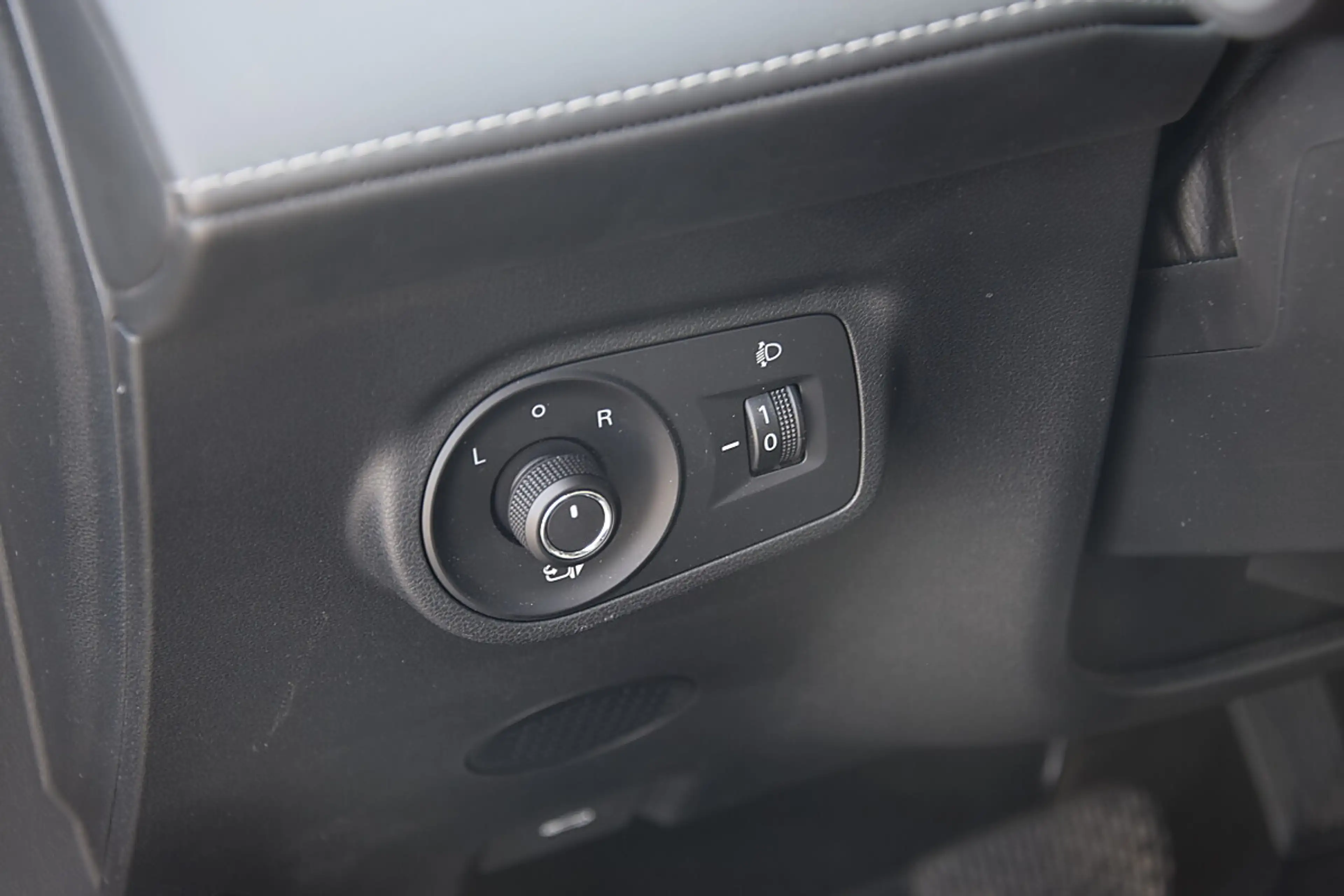 MG ZS 1.5 Hybrid+ Luxury **8 Fach Bereift, AHK** — photo 10