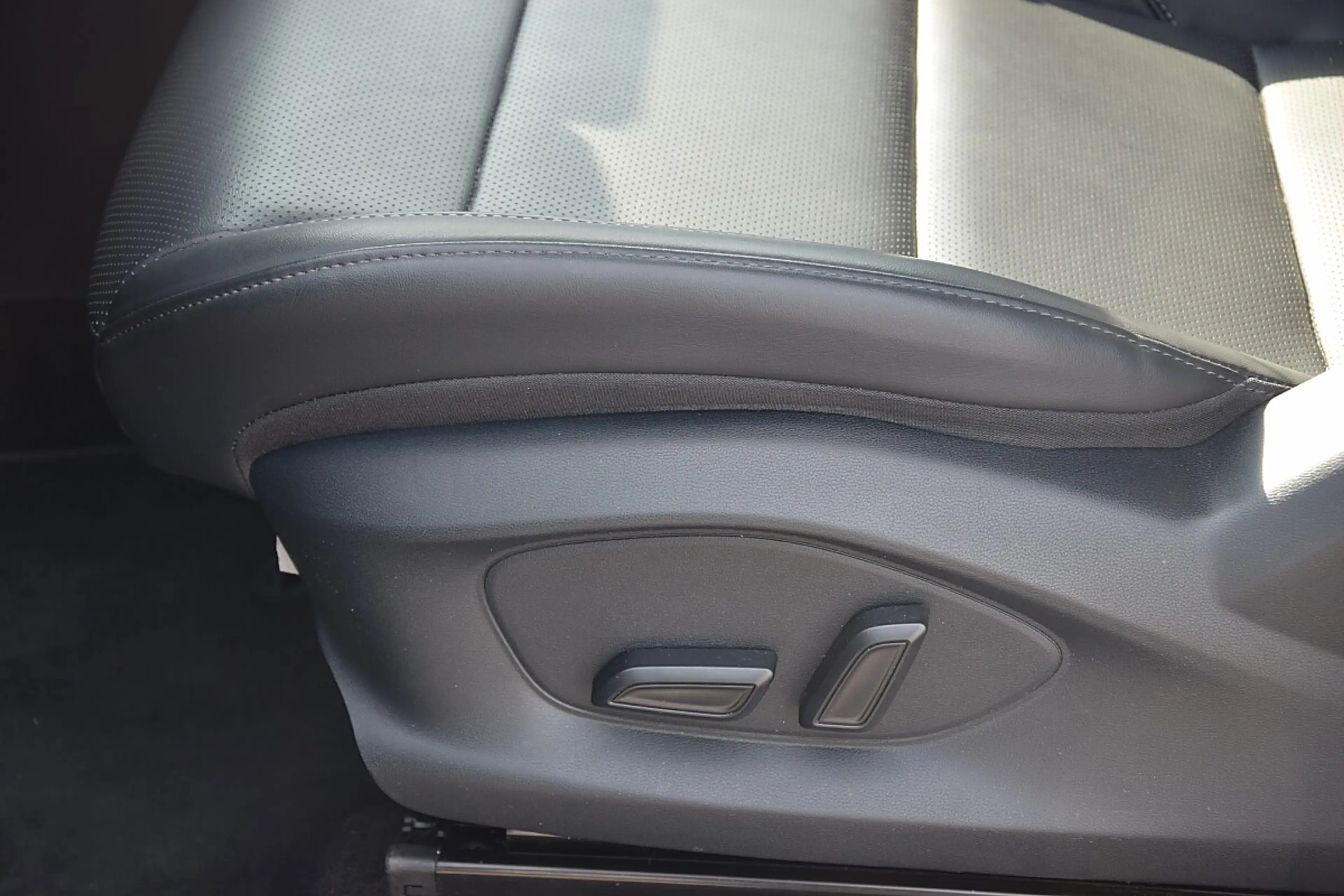 MG ZS 1.5 Hybrid+ Luxury **8 Fach Bereift, AHK** — photo 7