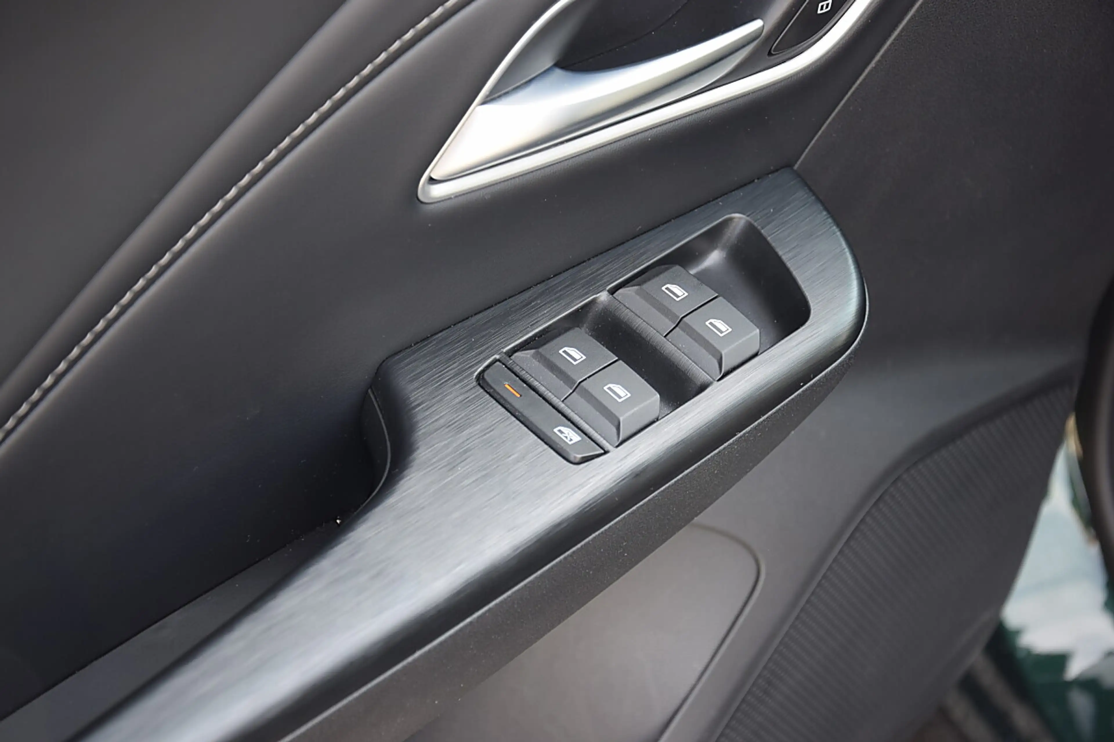 MG ZS 1.5 Hybrid+ Luxury **8 Fach Bereift, AHK** — photo 6
