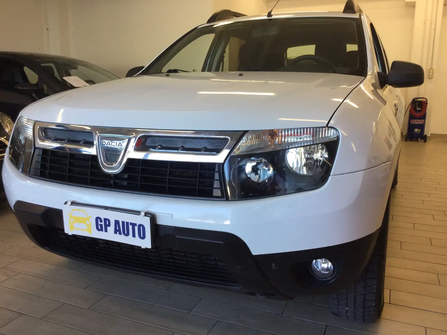 Dacia Duster 1.6 Laureate Gpl 4x2 110cv Blanc - 1