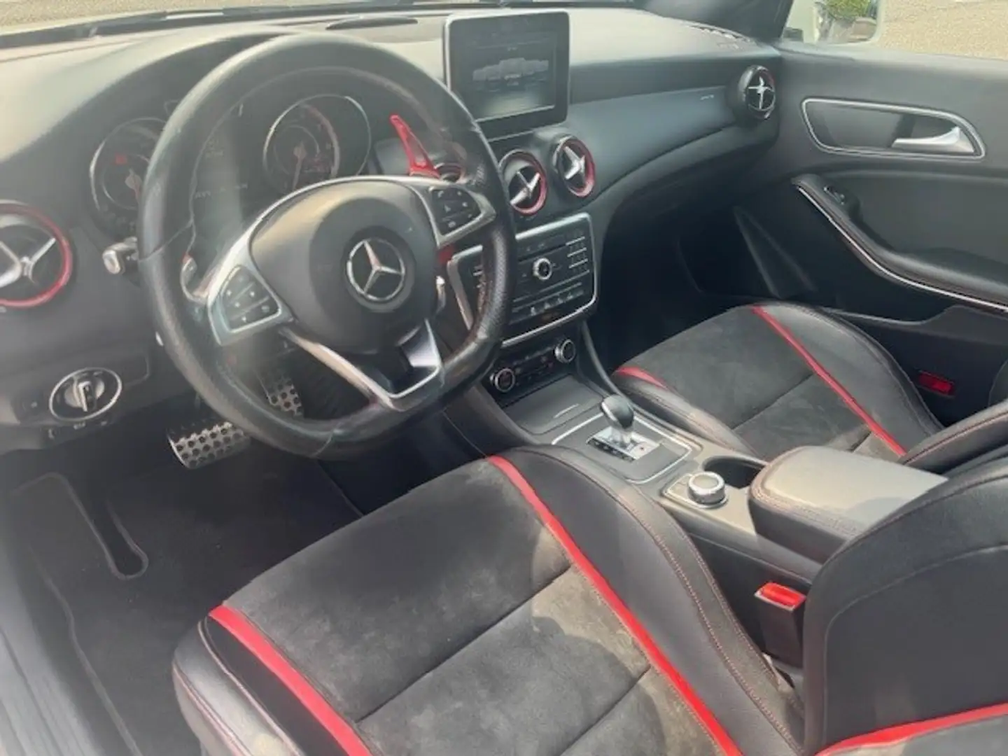 Mercedes-Benz CLA 45 AMG 4MATIC l 361 PK l Dealer onderhouden l Panoramadak Wit - 2