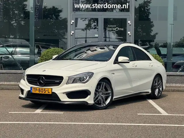 Mercedes-Benz CLA 45 AMG 4MATIC l 361 PK l Dealer onderhouden l Panoramadak