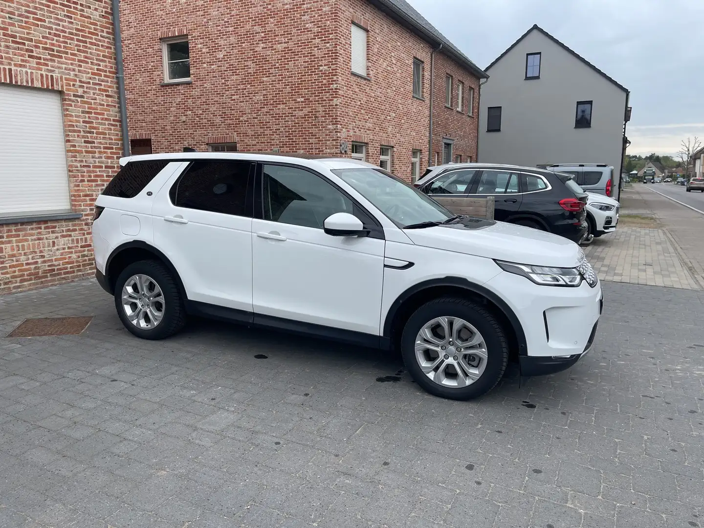 Land Rover Discovery Sport - 1