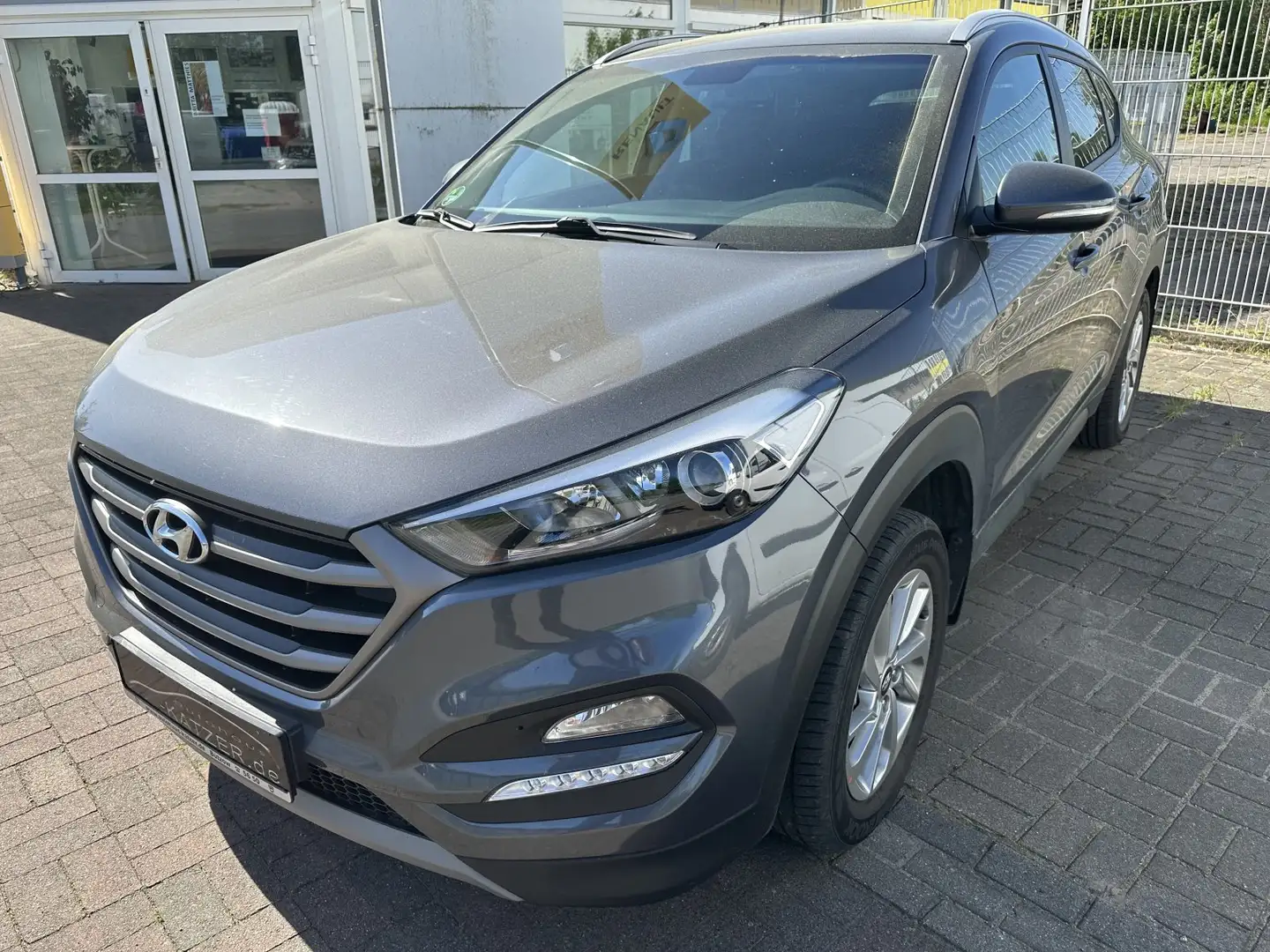 Hyundai TUCSON III 1.6GDi SHZ Navi Kamera WR Grau - 1