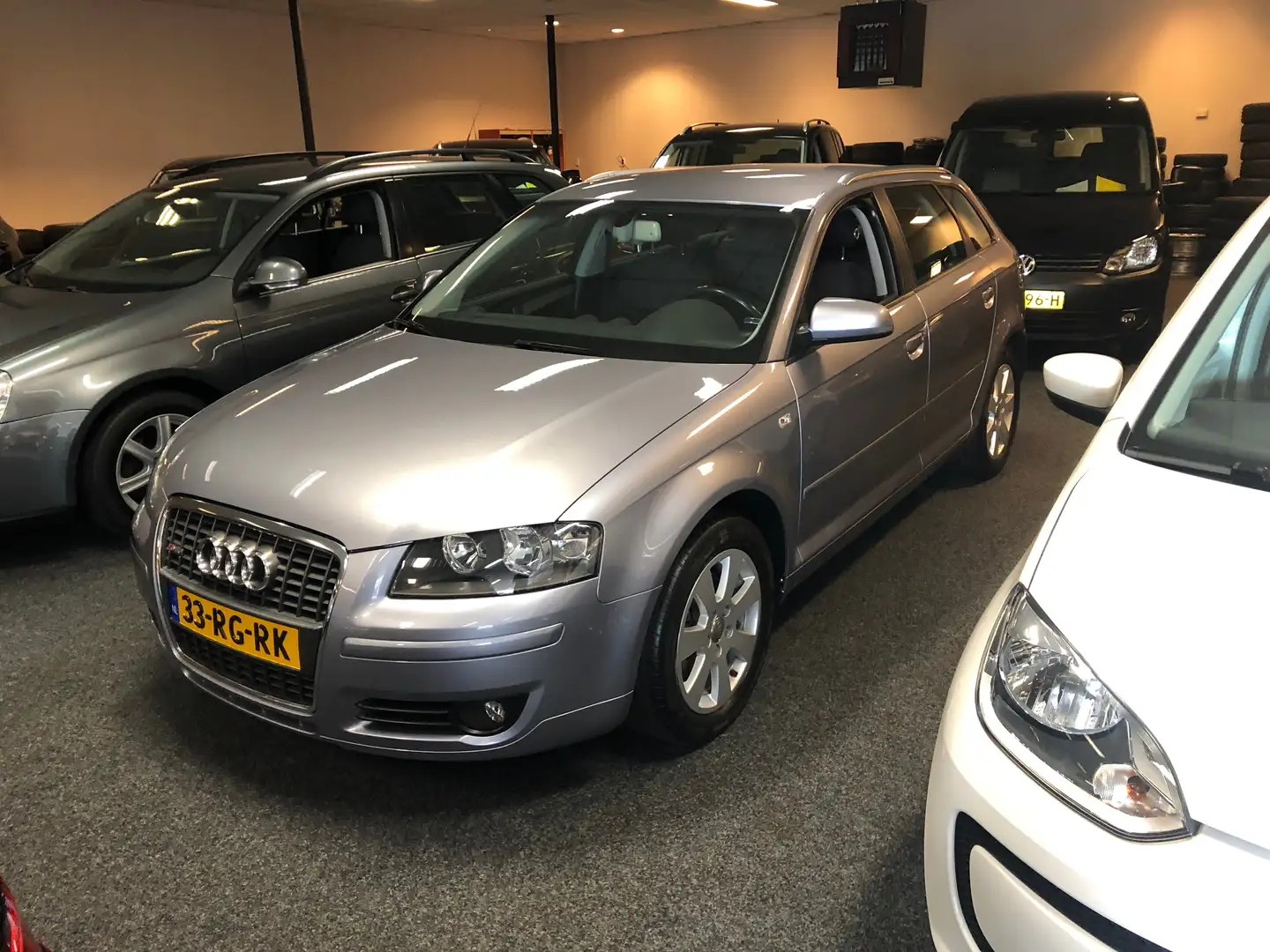Audi A3 A3 2.0 FSI Ambiente Grijs - 1