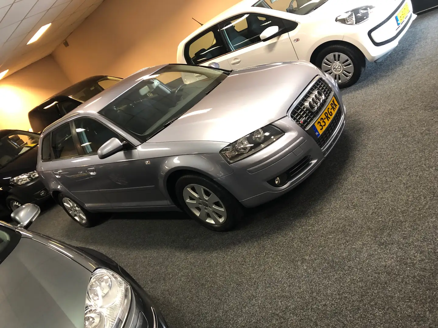 Audi A3 A3 2.0 FSI Ambiente Grijs - 2