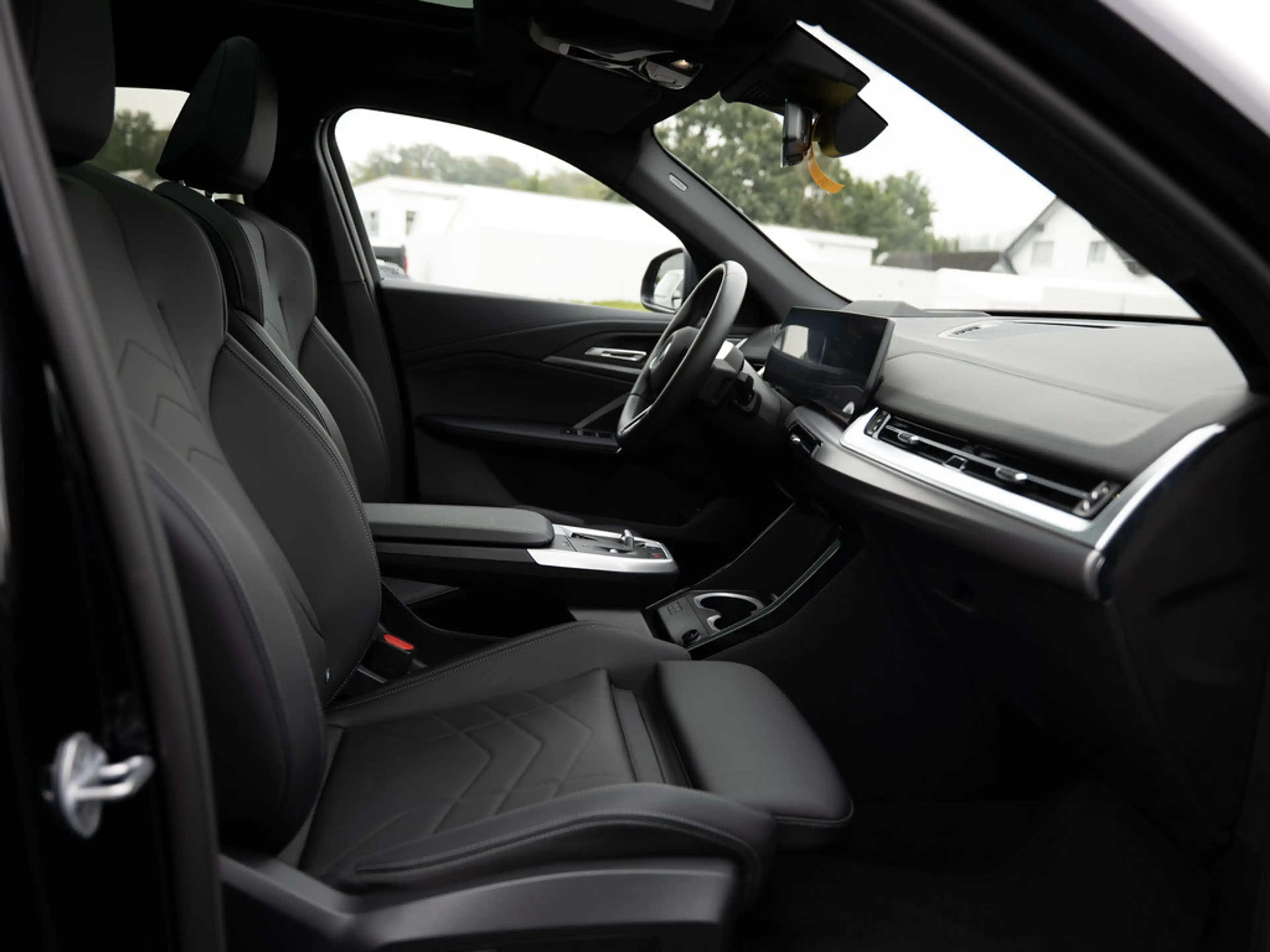 BMW iX2 xDrive30 M-Sport PANO AHK HUD 360° LED — photo 8