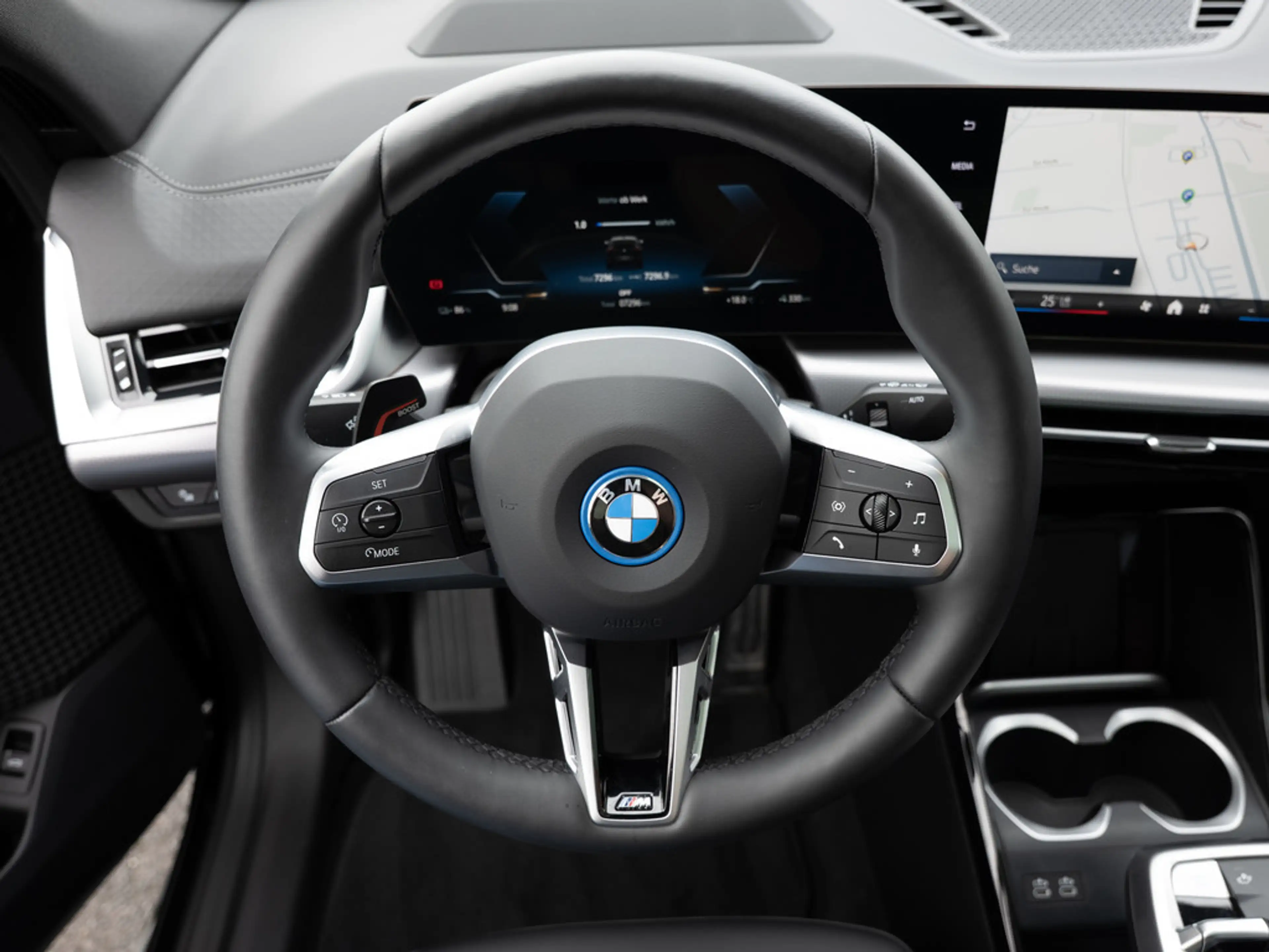 BMW iX2 xDrive30 M-Sport PANO AHK HUD 360° LED — photo 14