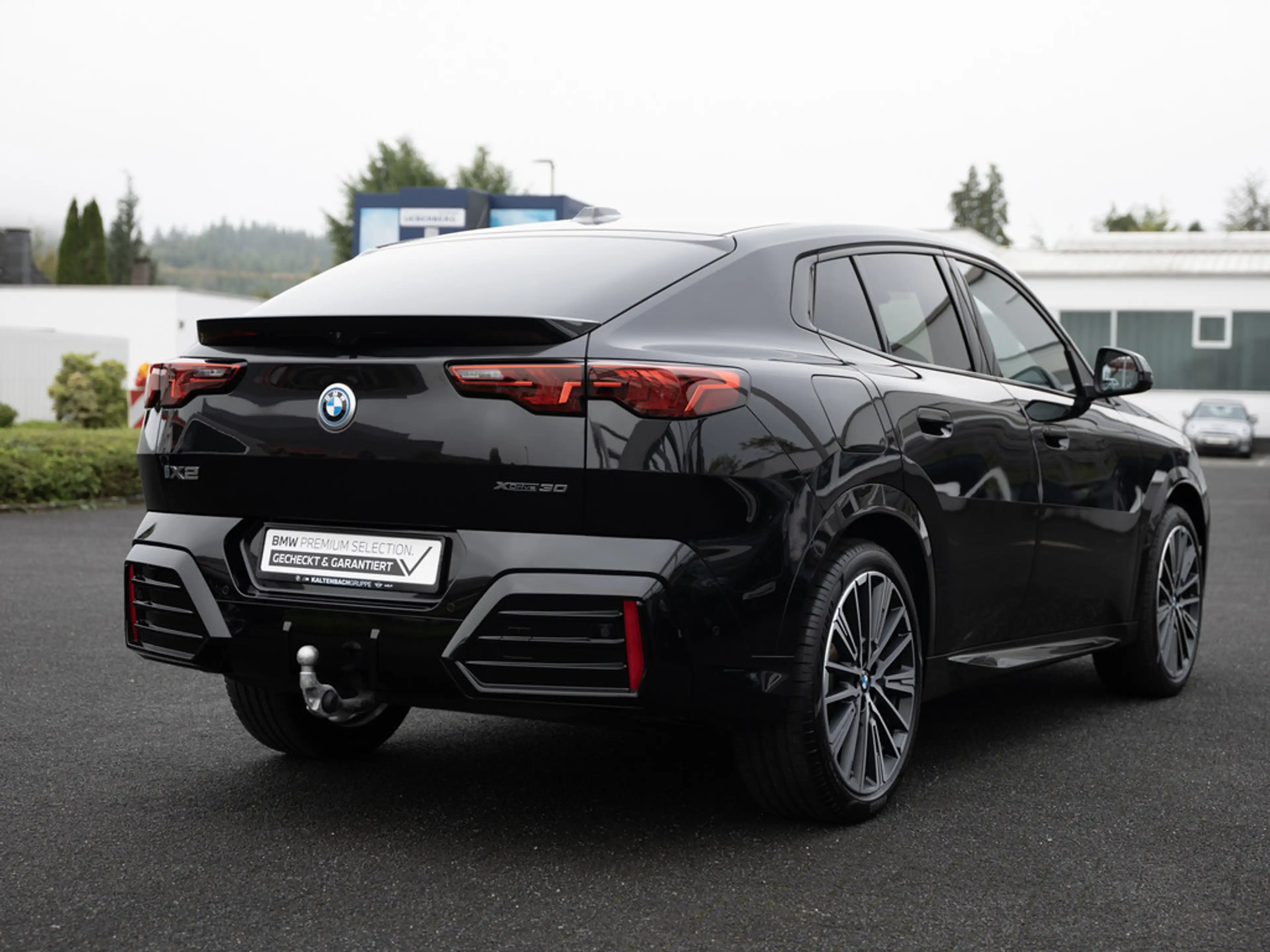 BMW iX2 xDrive30 M-Sport PANO AHK HUD 360° LED — photo 5