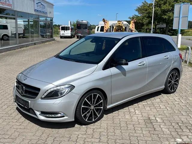 Mercedes-Benz B 180 Sportpaket/18Zoll/H&K/Leder/AHK