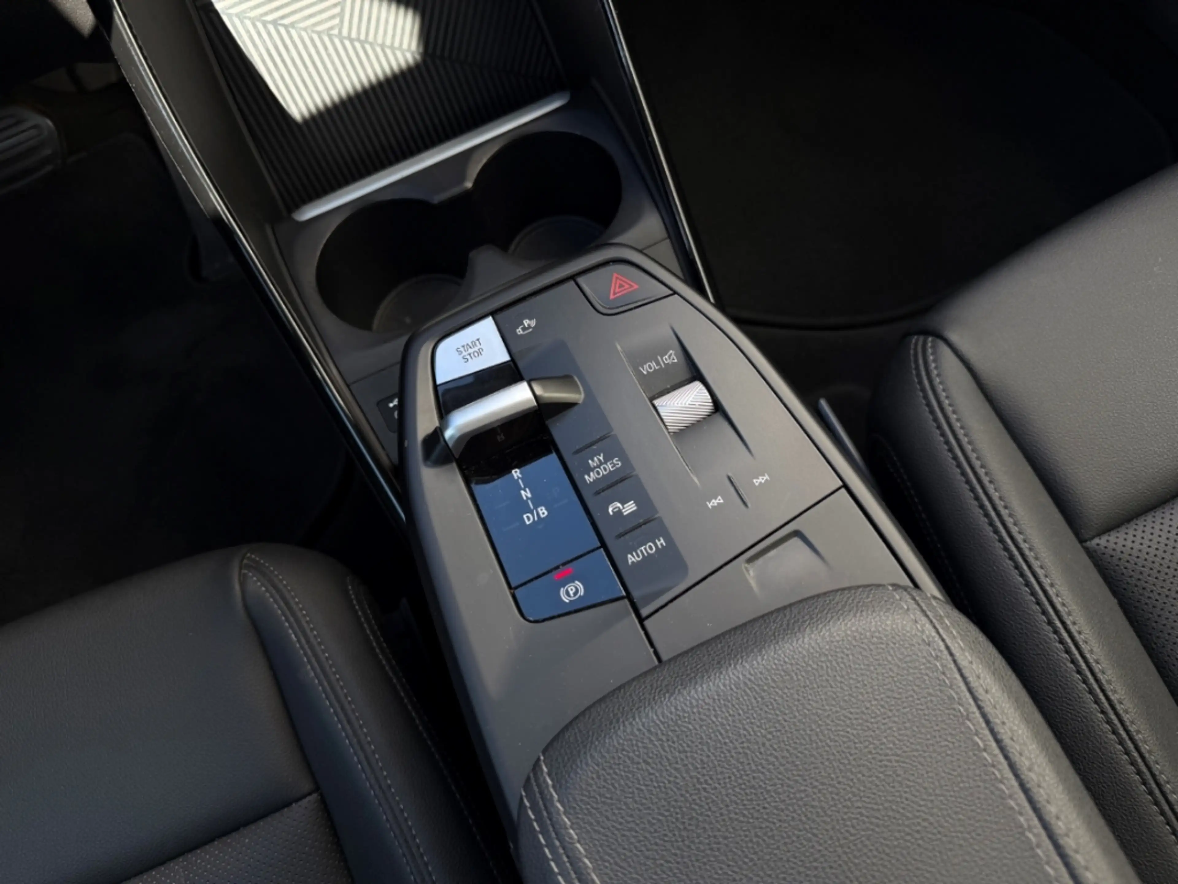BMW iX1 xDrive 30 AD AHK-klappbar AHK Panorama Navi Digita — photo 9