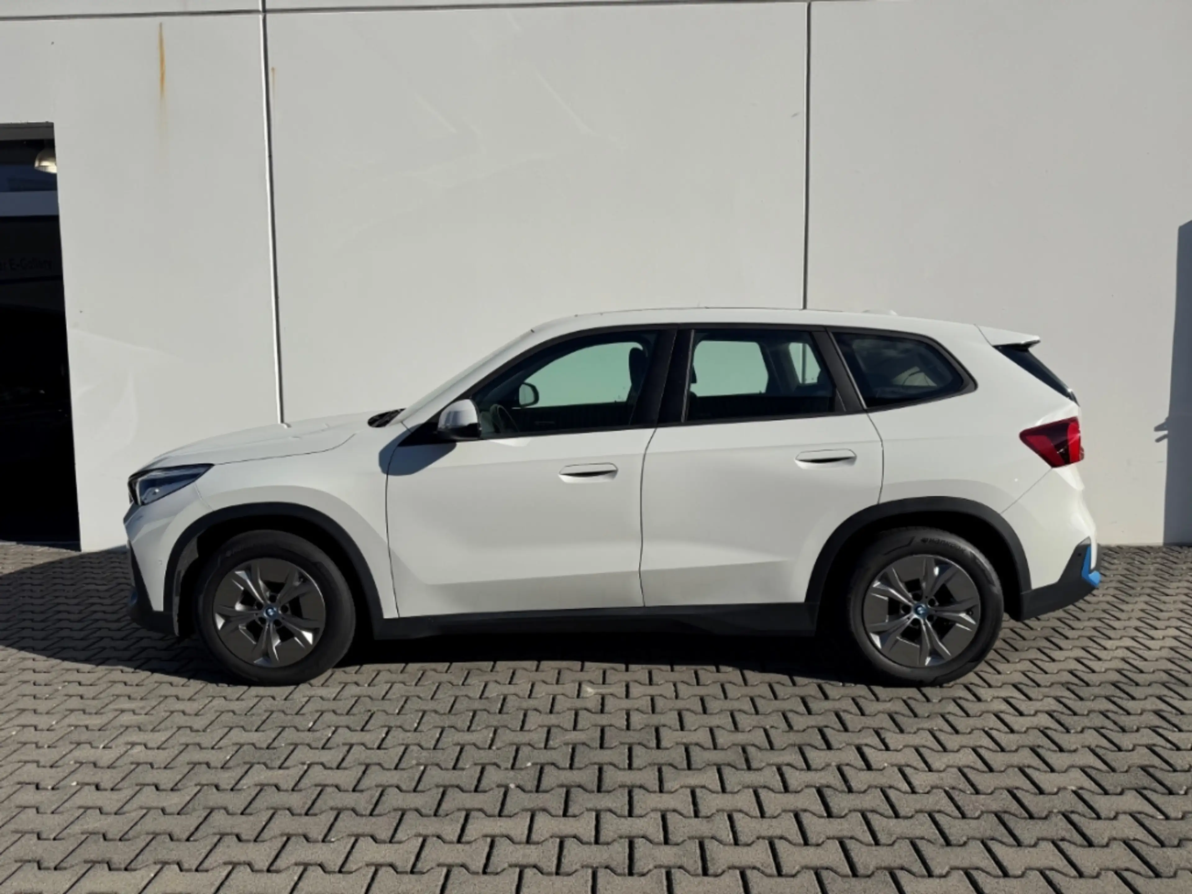 BMW iX1 xDrive 30 AD AHK-klappbar AHK Panorama Navi Digita — photo 3