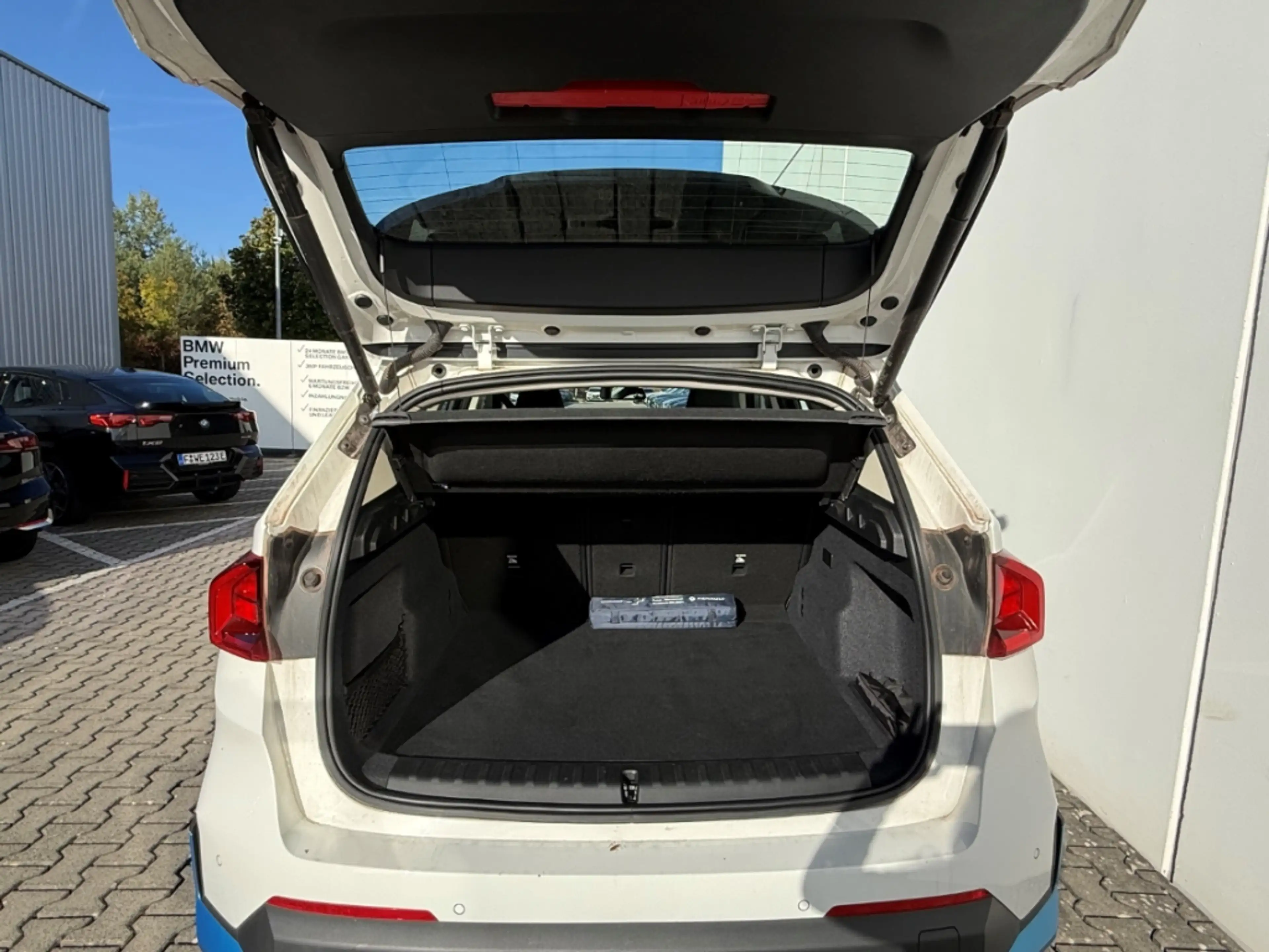 BMW iX1 xDrive 30 AD AHK-klappbar AHK Panorama Navi Digita — photo 12