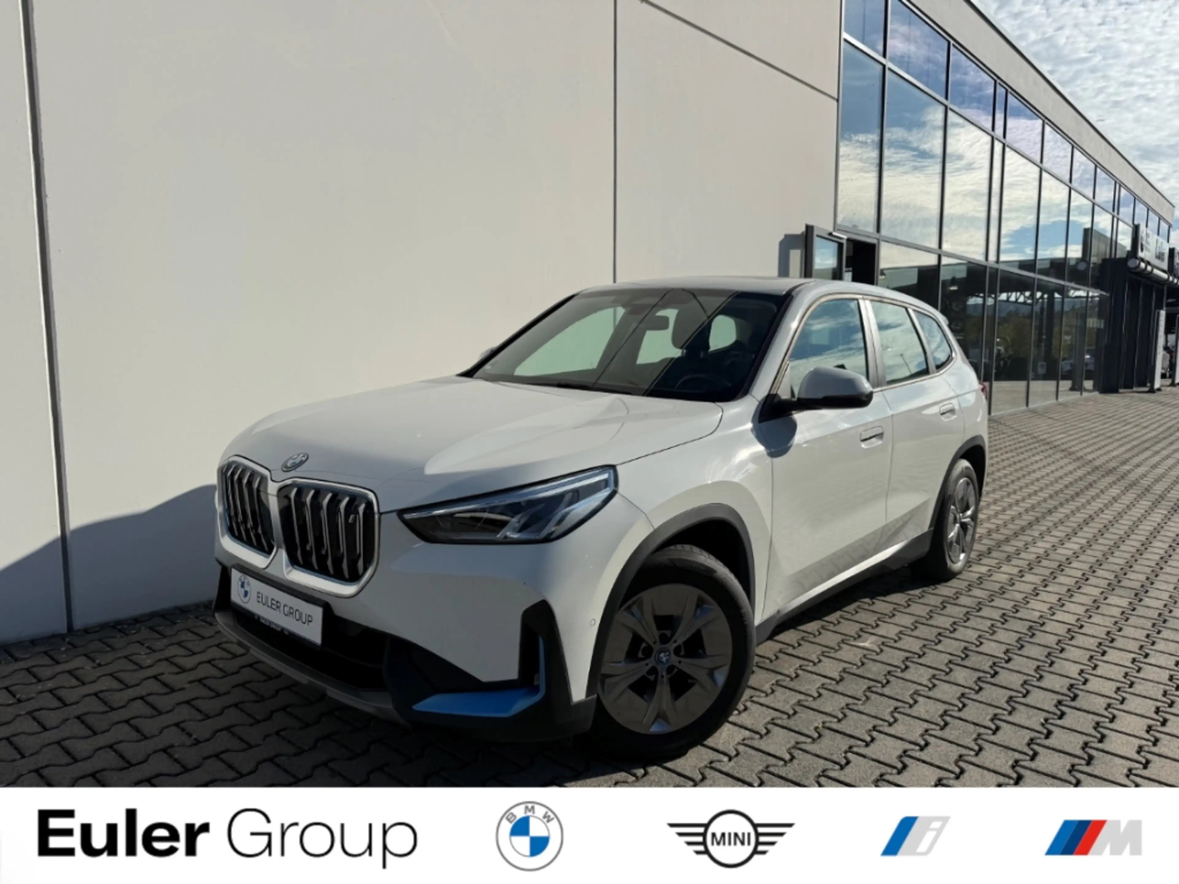 BMW iX1 xDrive 30 AD AHK-klappbar AHK Panorama Navi Digita