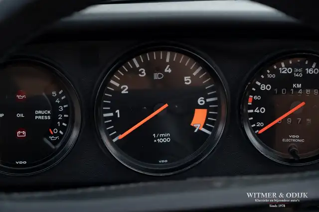 Porsche 911 view 26