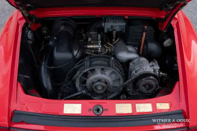 Porsche 911 view 30
