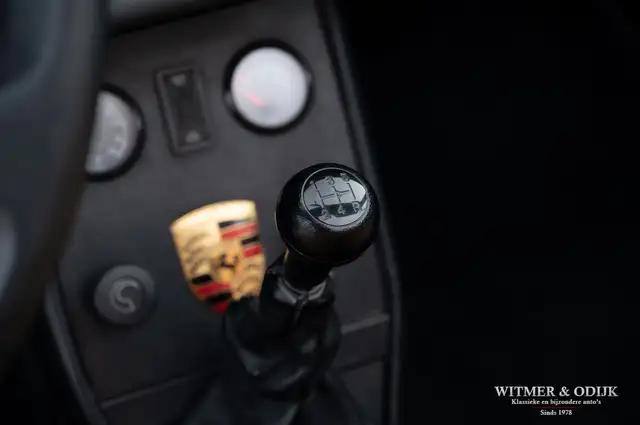 Porsche 911 view 28
