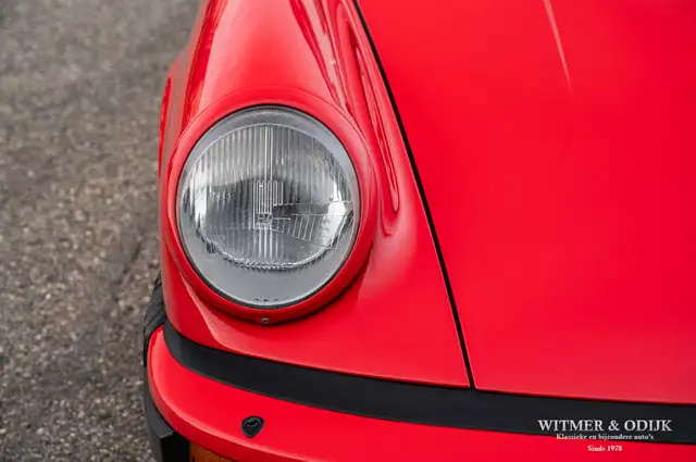 Porsche 911 view 23