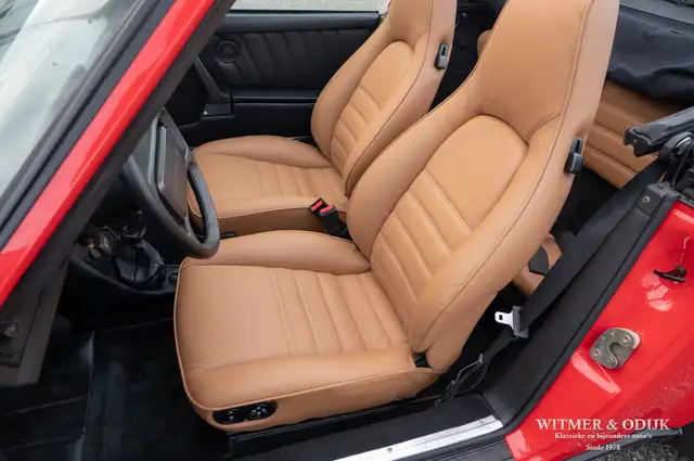 Porsche 911 view 5