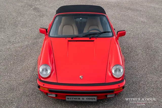 Porsche 911 view 3
