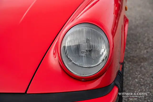 Porsche 911 view 22
