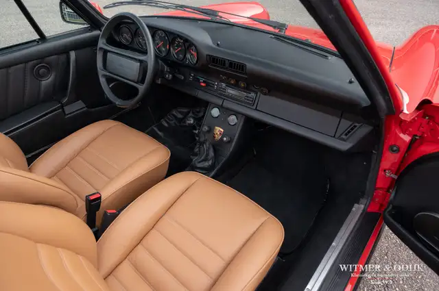 Porsche 911 view 7