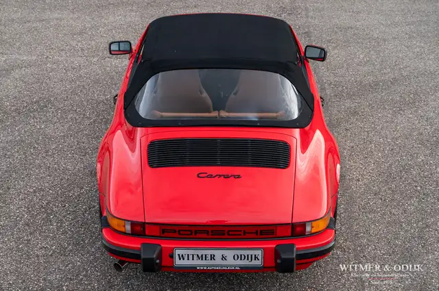 Porsche 911 view 4