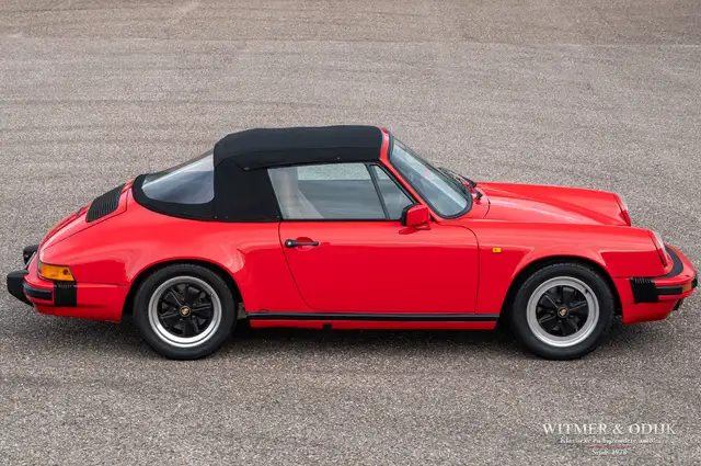 Porsche 911 view 2