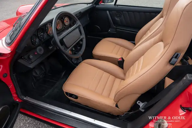 Porsche 911 view 29