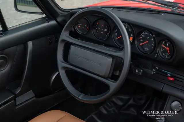 Porsche 911 view 25