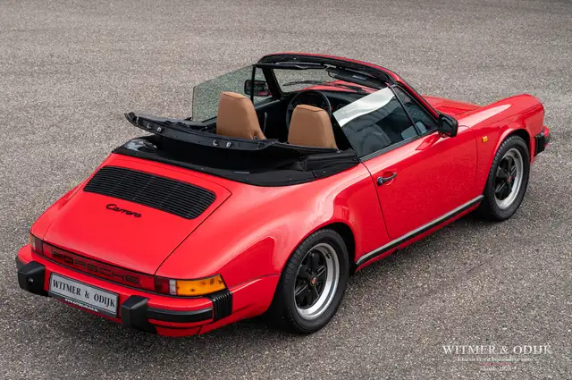 Porsche 911 view 11