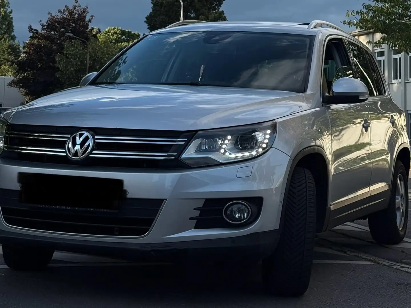 Volkswagen Tiguan 1,4 TSI mit neuem PICKERL Silber - 1
