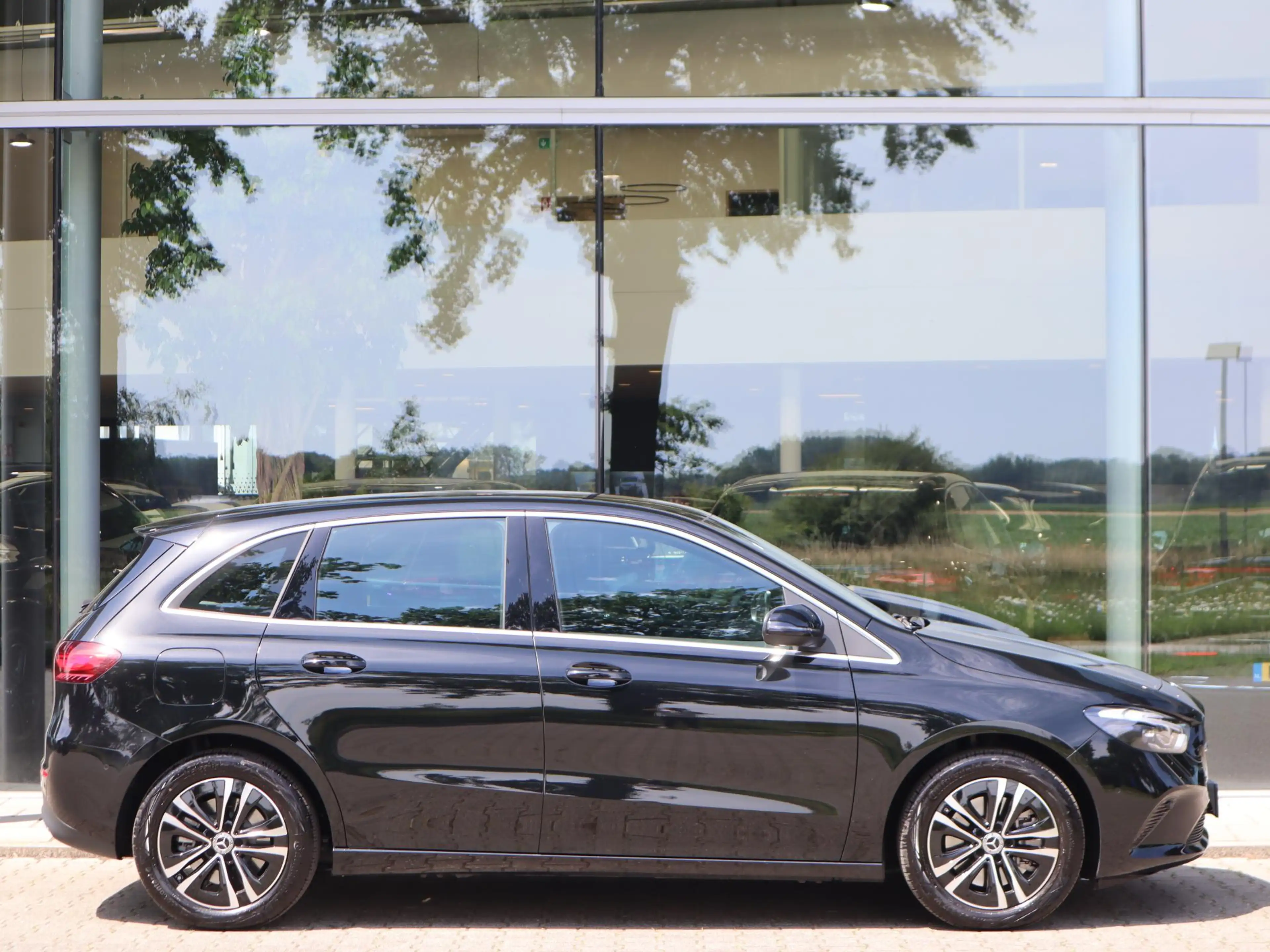 Mercedes-Benz B 250 e Business Solution Luxury Line — photo 5