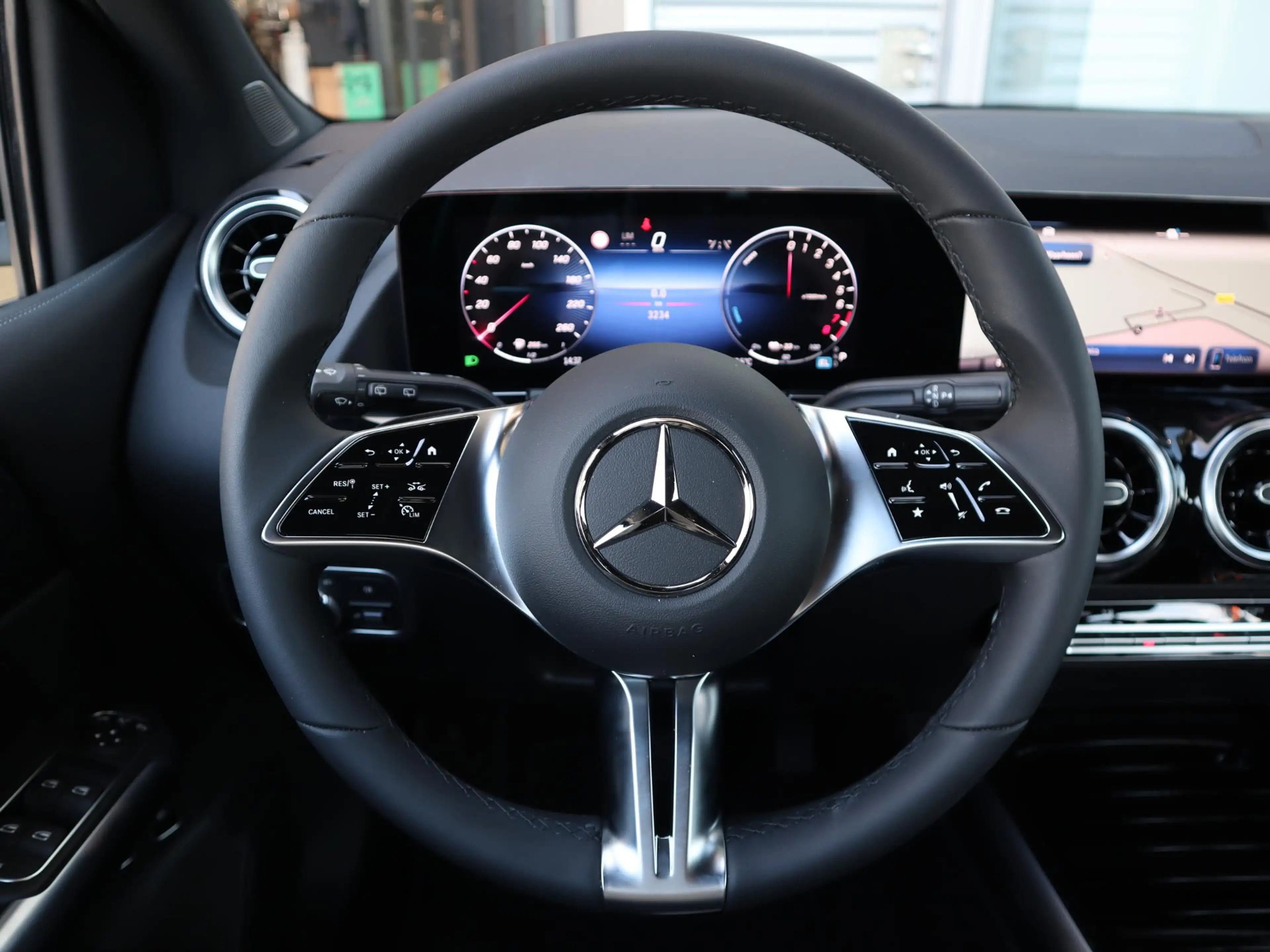 Mercedes-Benz B 250 e Business Solution Luxury Line — photo 14