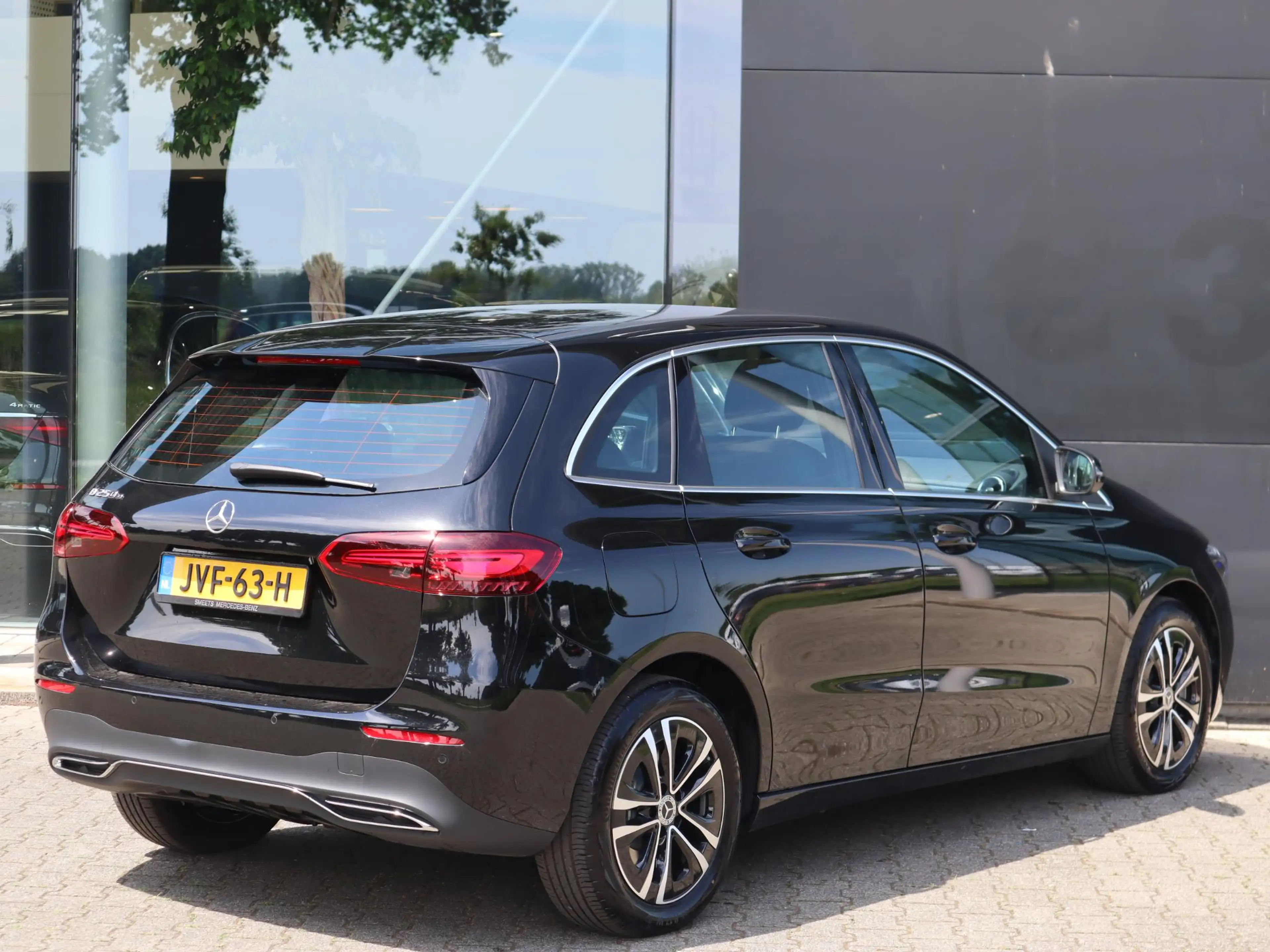 Mercedes-Benz B 250 e Business Solution Luxury Line — photo 2
