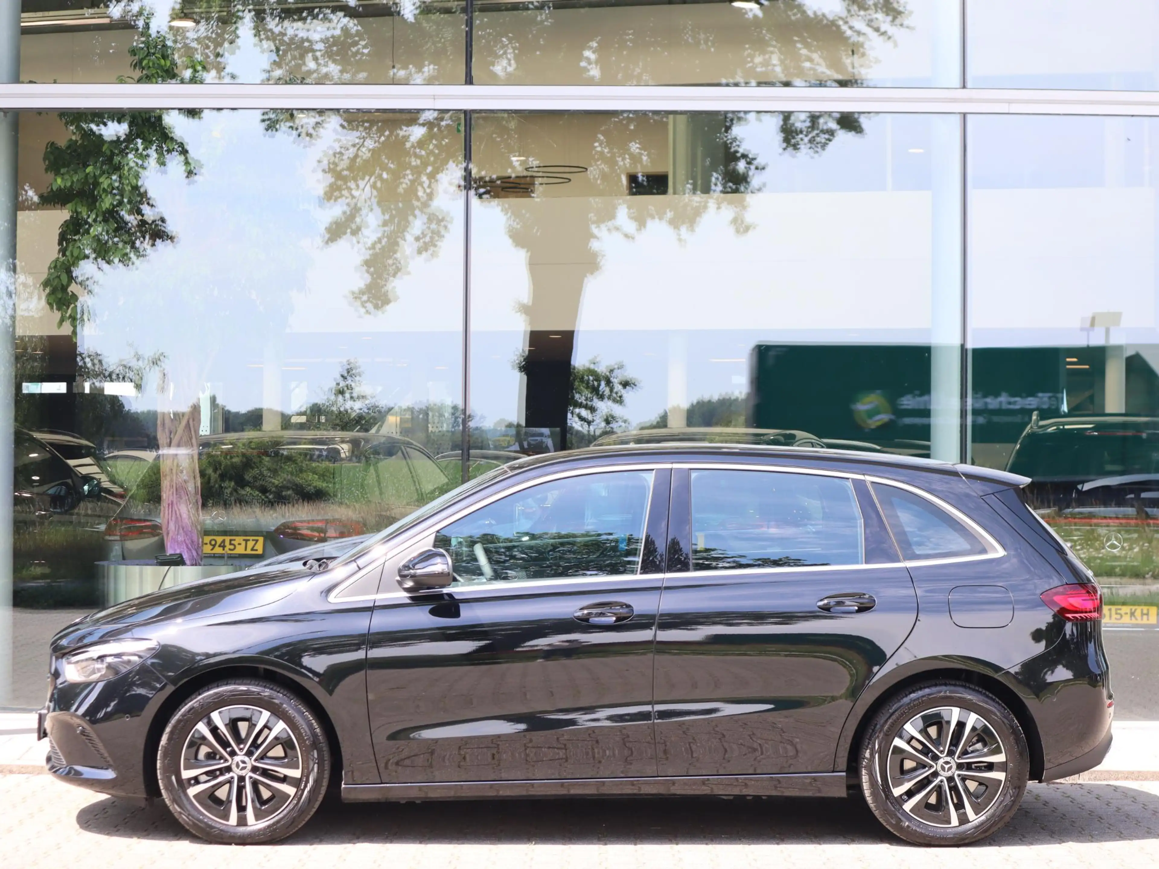 Mercedes-Benz B 250 e Business Solution Luxury Line — photo 4